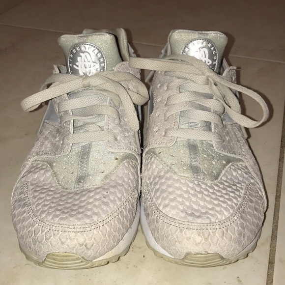 snakeskin nike shoes